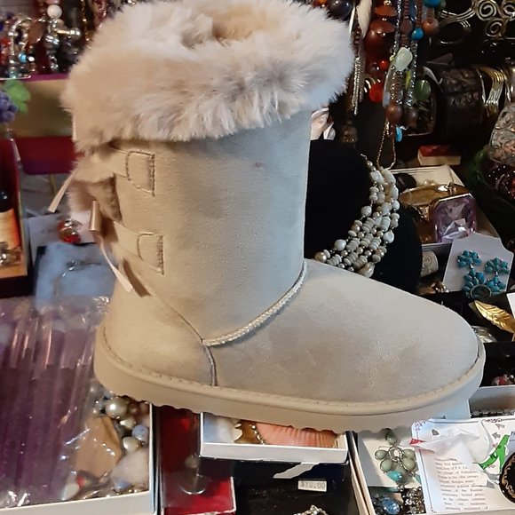 CHARLIE PAIGE CUTE BOOTS FAUX FUR - Picture 1 of 4